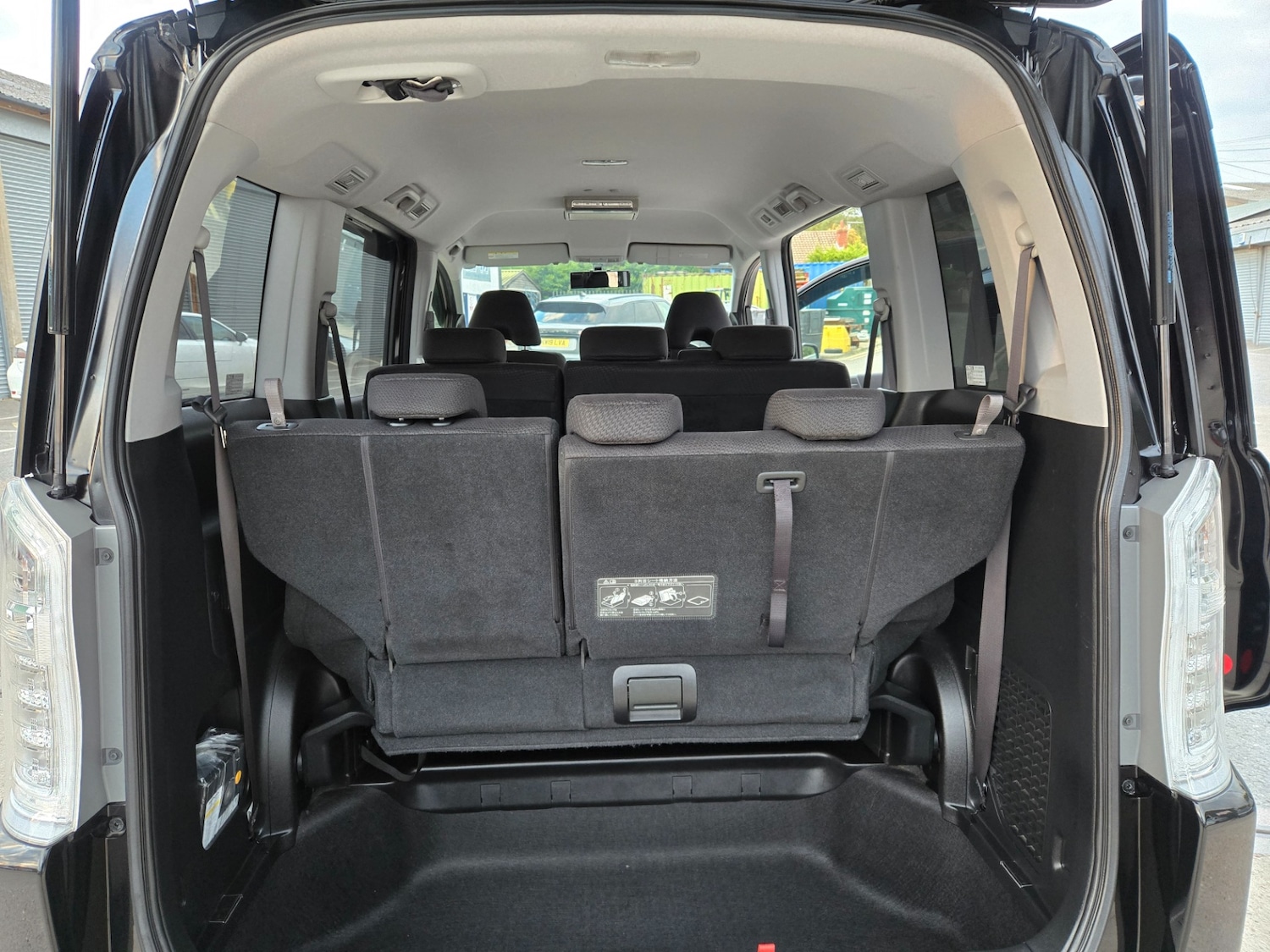 Used Honda Stepwagon 2013 for sale - 76385192: Photo 11