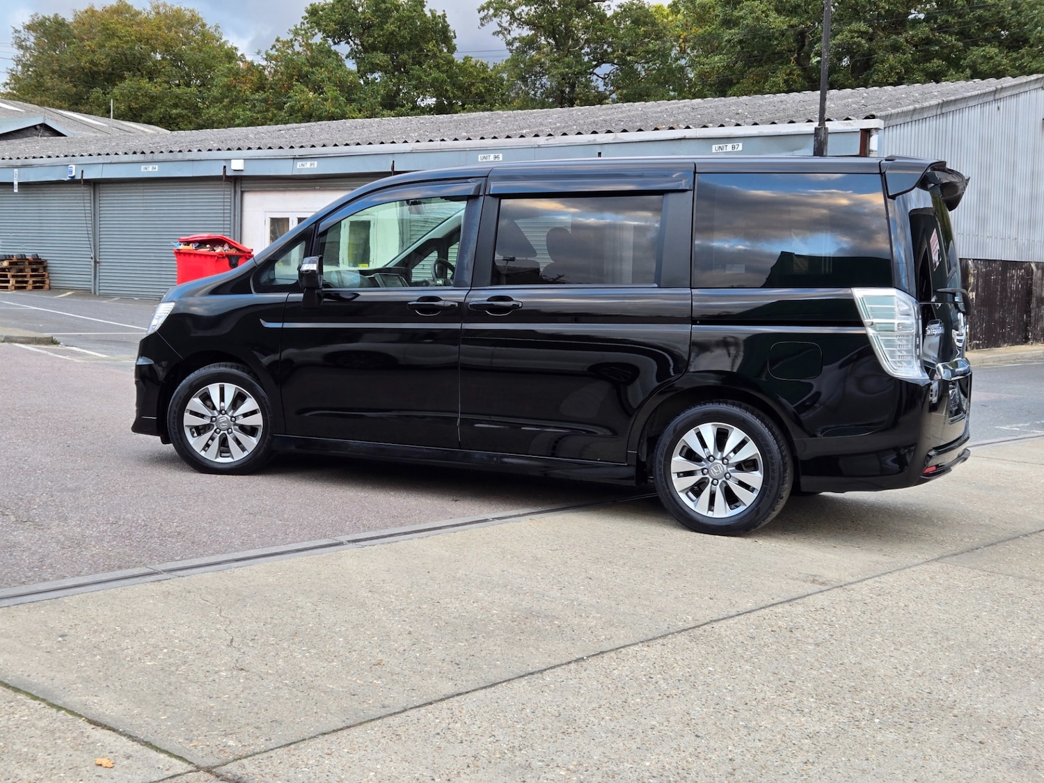 Used Honda Stepwagon 2013 for sale - 76385192: Photo 3