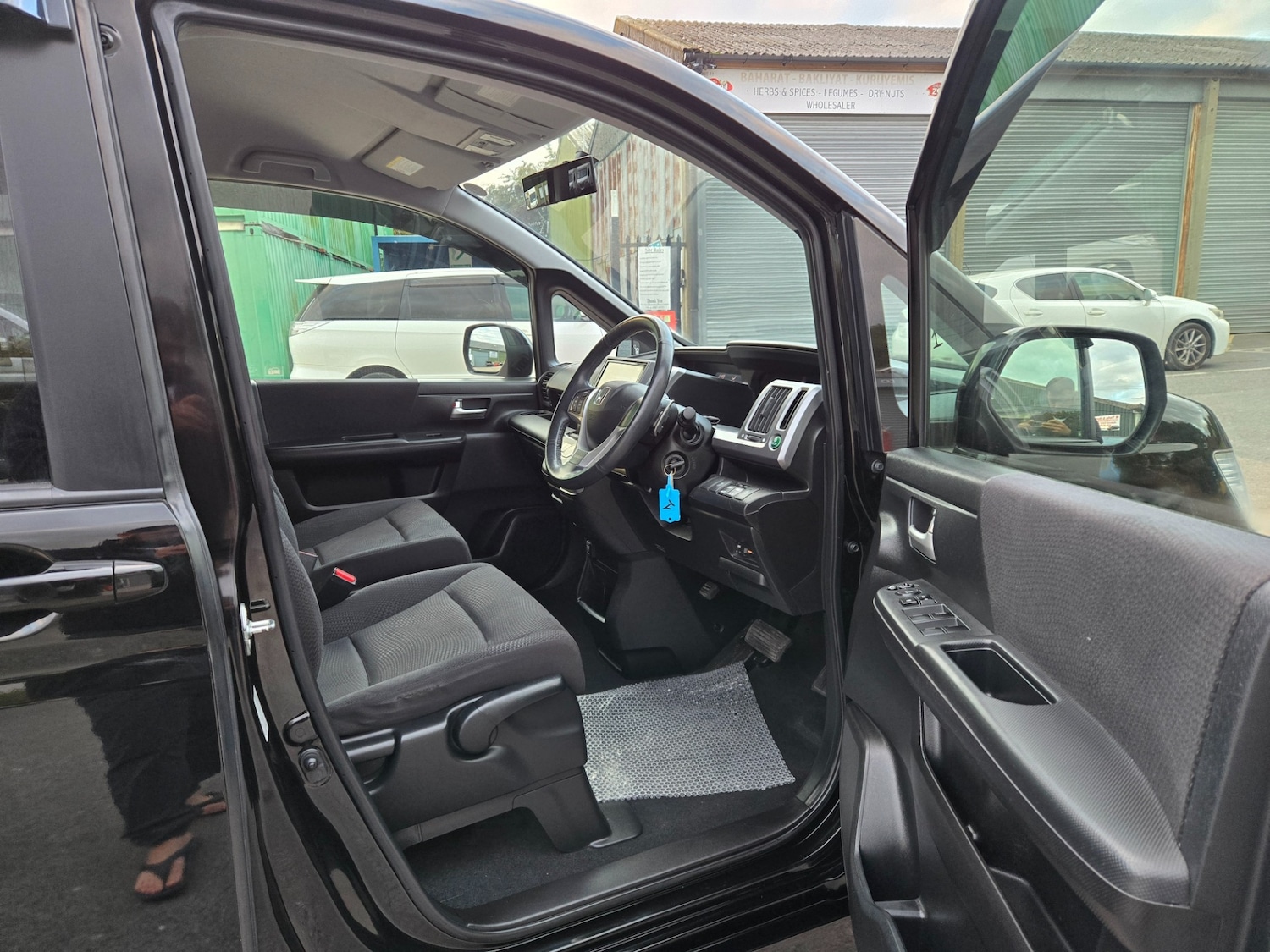 Used Honda Stepwagon 2013 for sale - 76385192: Photo 7