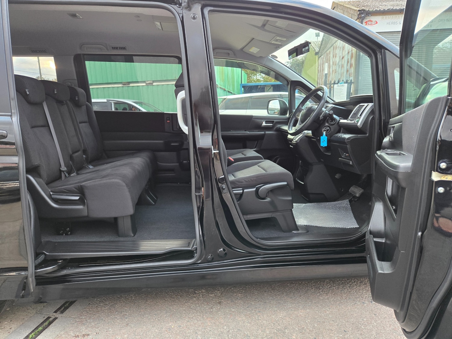 Used Honda Stepwagon 2013 for sale - 76385192: Photo 9