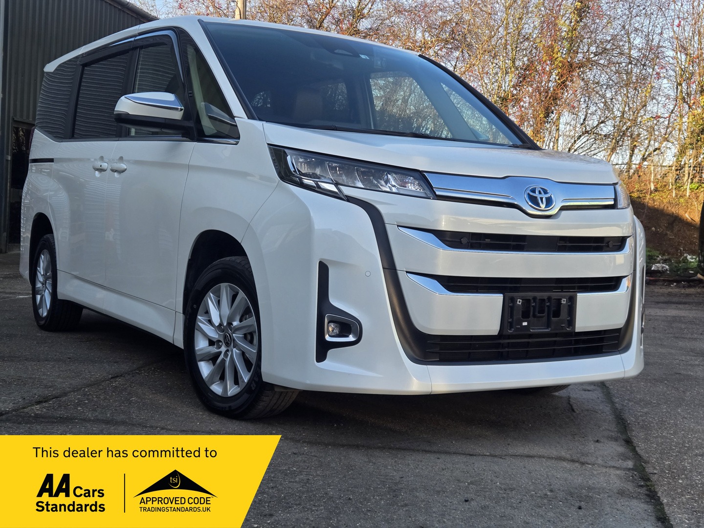 Used Toyota Noah 2022 for sale - 76853930: Photo 1