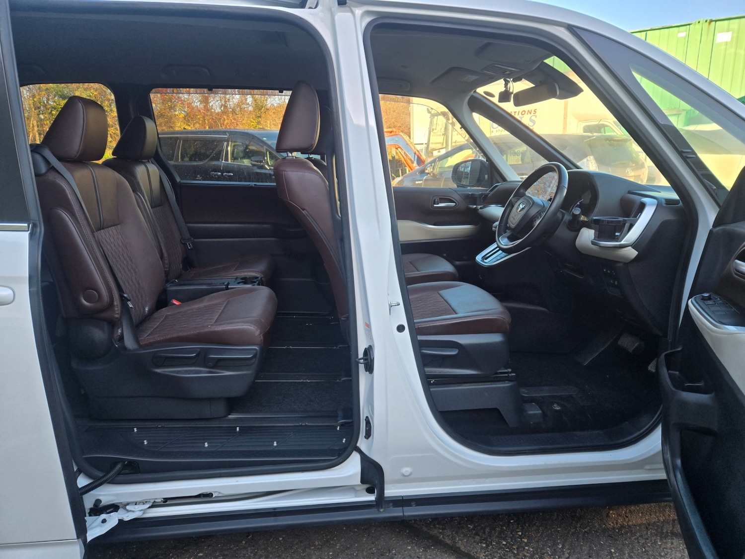 Used Toyota Noah 2022 for sale - 76853930: Photo 10