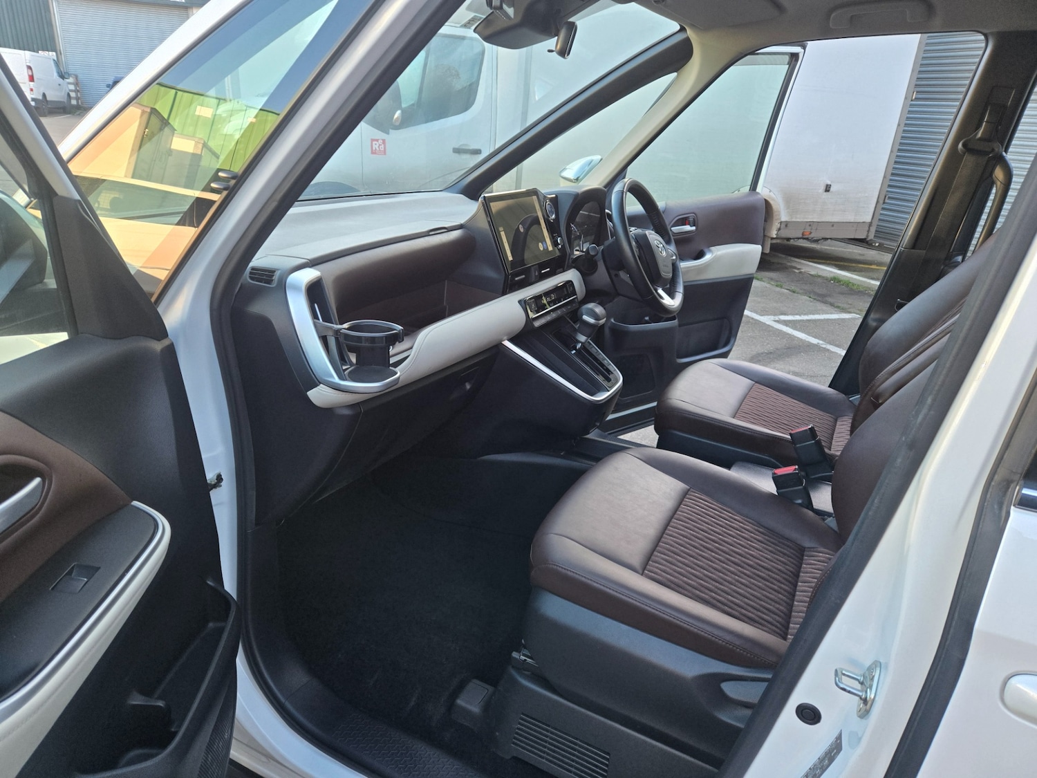 Used Toyota Noah 2022 for sale - 76853930: Photo 11