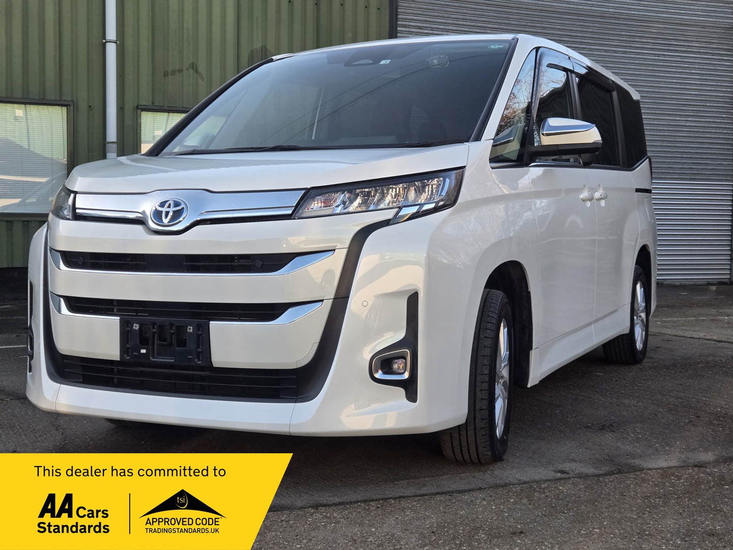 Used Toyota Noah 2022 for sale - 76853930: Photo 2