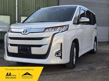 Used Toyota Noah 2022 for sale - 76853930: Photo