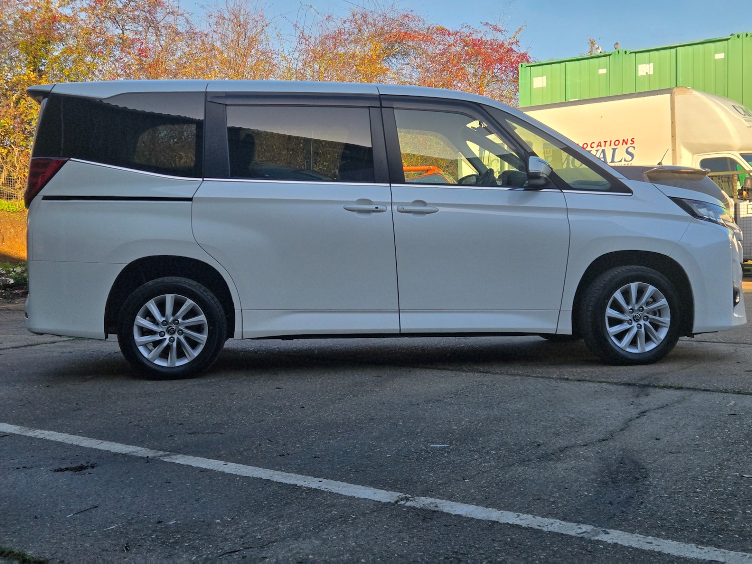 Used Toyota Noah 2022 for sale - 76853930: Photo 6