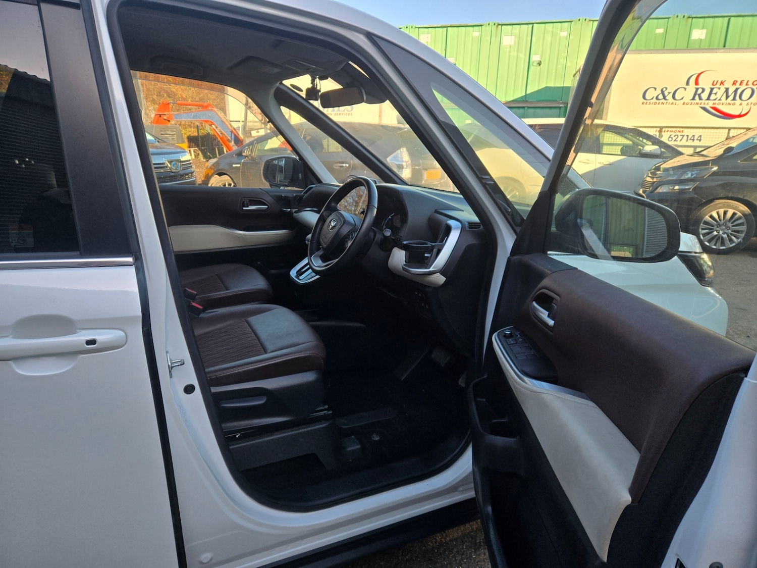 Used Toyota Noah 2022 for sale - 76853930: Photo 7