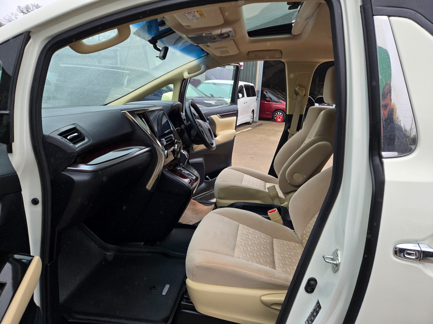 Used Toyota Alphard 2017 for sale - 77742519: Photo 10