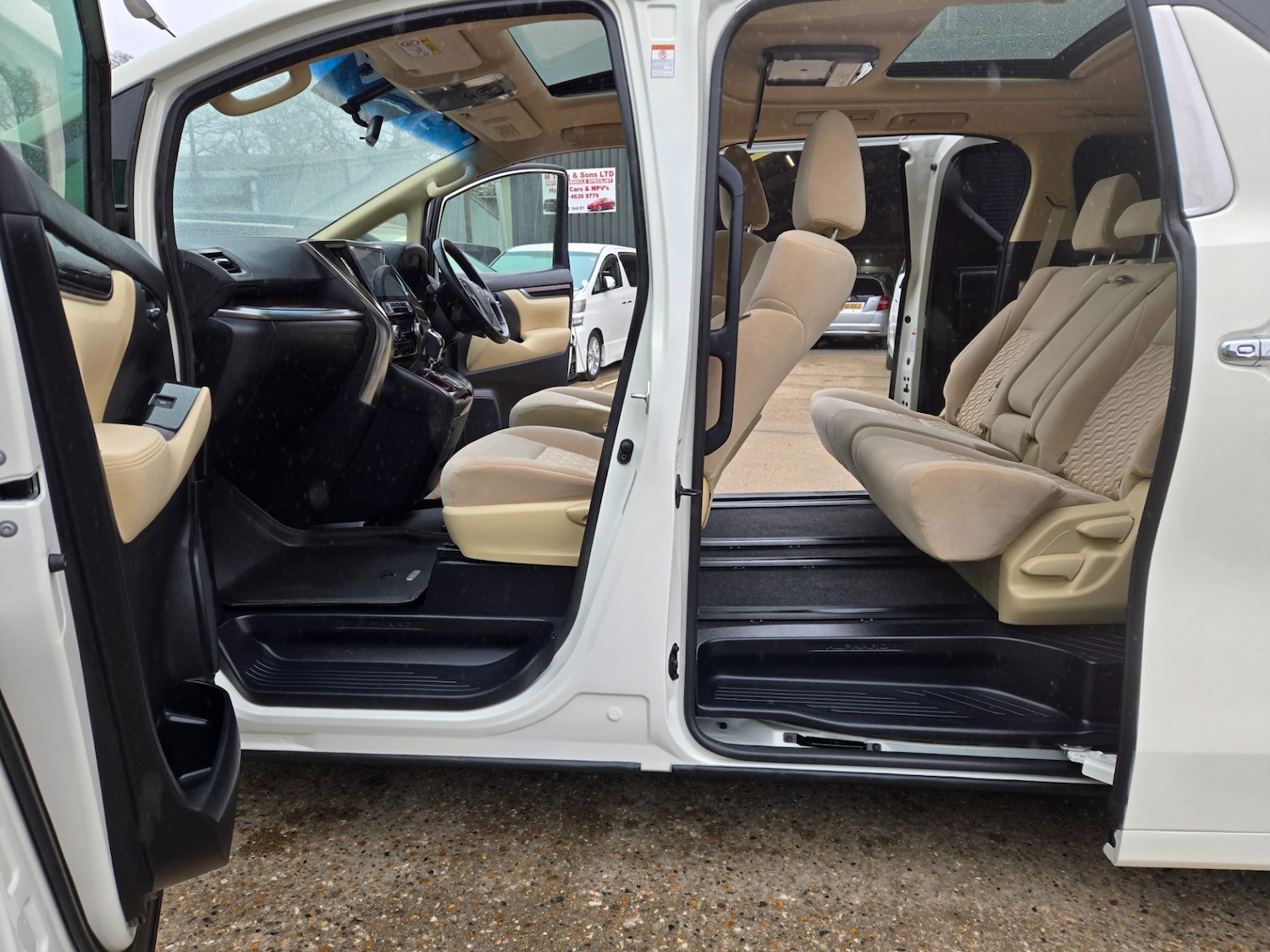 Used Toyota Alphard 2017 for sale - 77742519: Photo 11