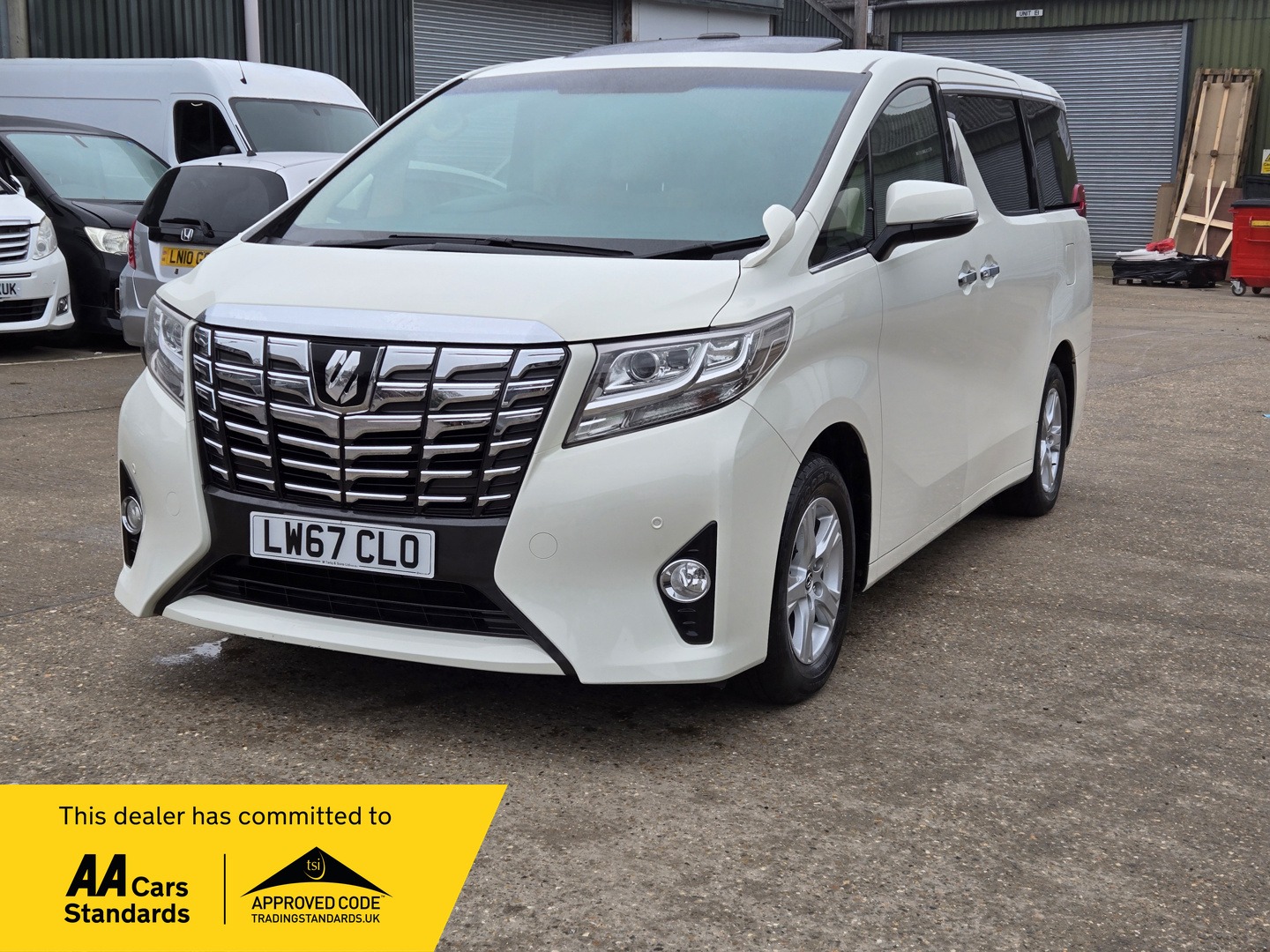 Used Toyota Alphard 2017 for sale - 77742519: Photo 2
