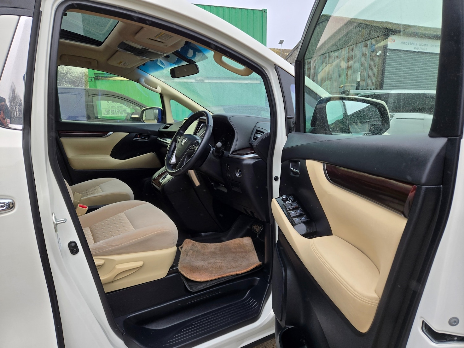 Used Toyota Alphard 2017 for sale - 77742519: Photo 6