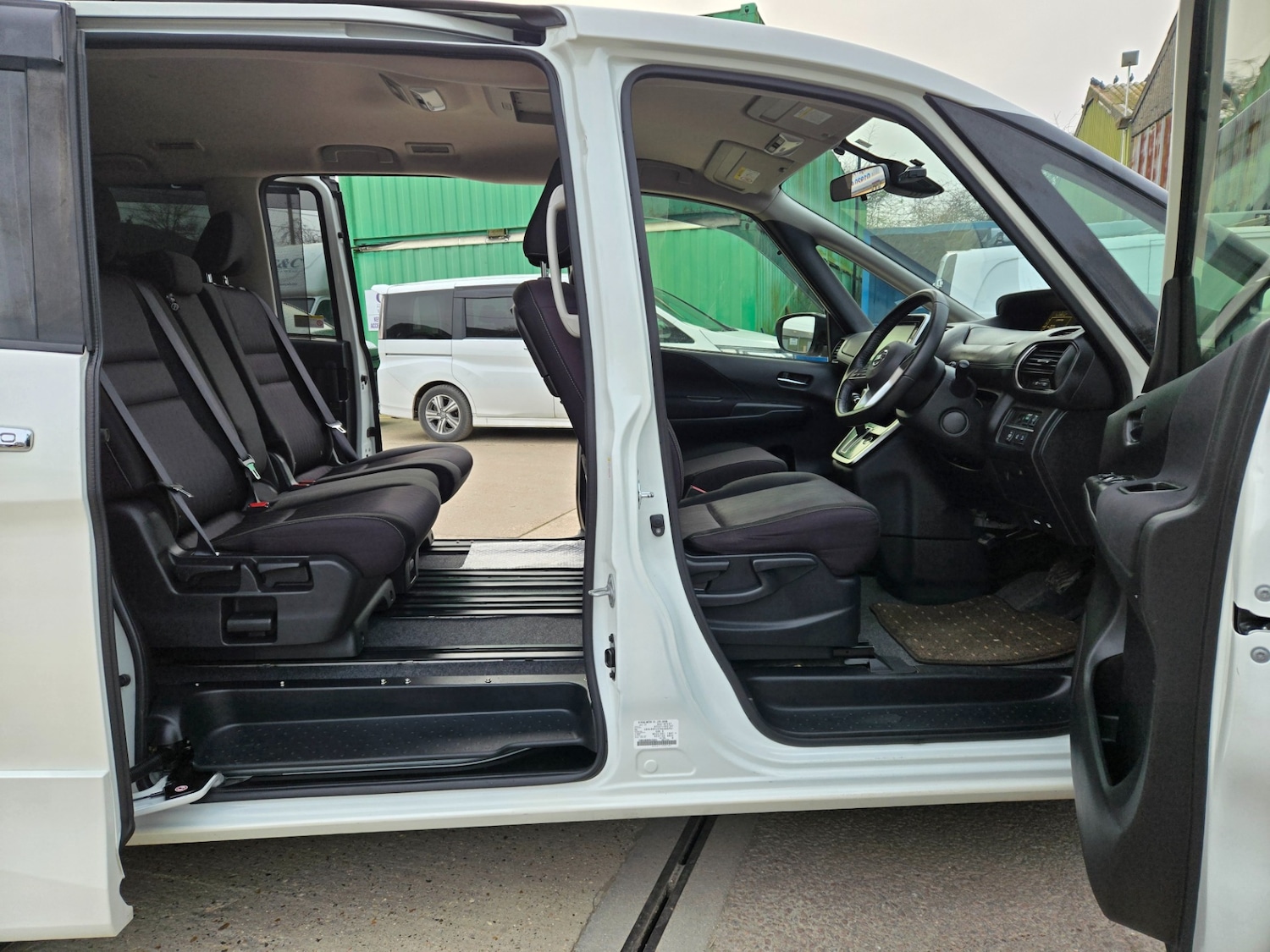 Used Nissan Serena 2017 for sale - 77590366: Photo 10