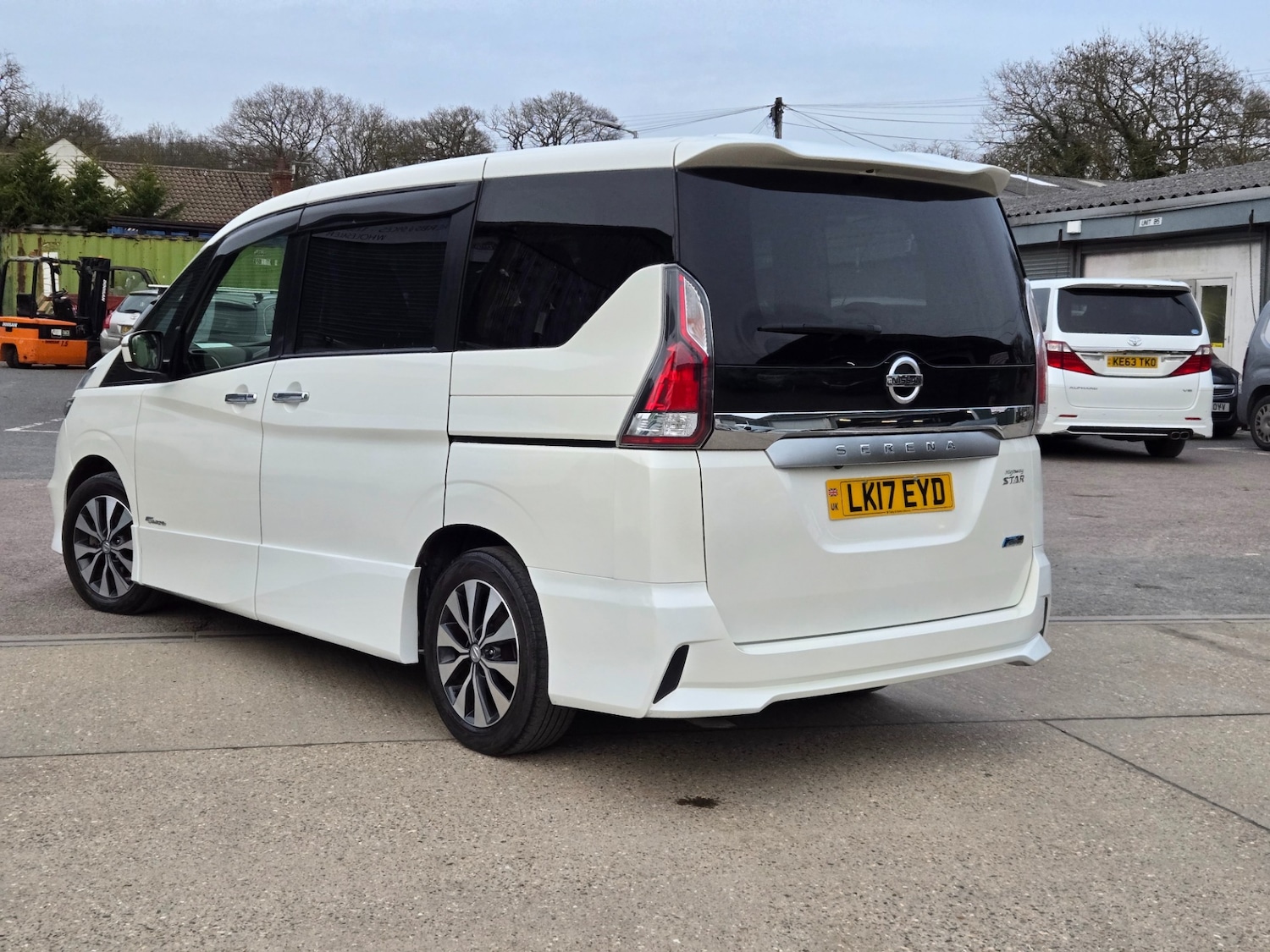 Used Nissan Serena 2017 for sale - 77590366: Photo 5