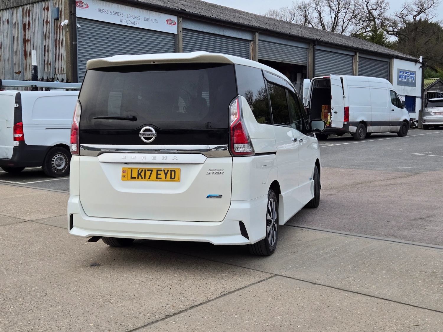Used Nissan Serena 2017 for sale - 77590366: Photo 6