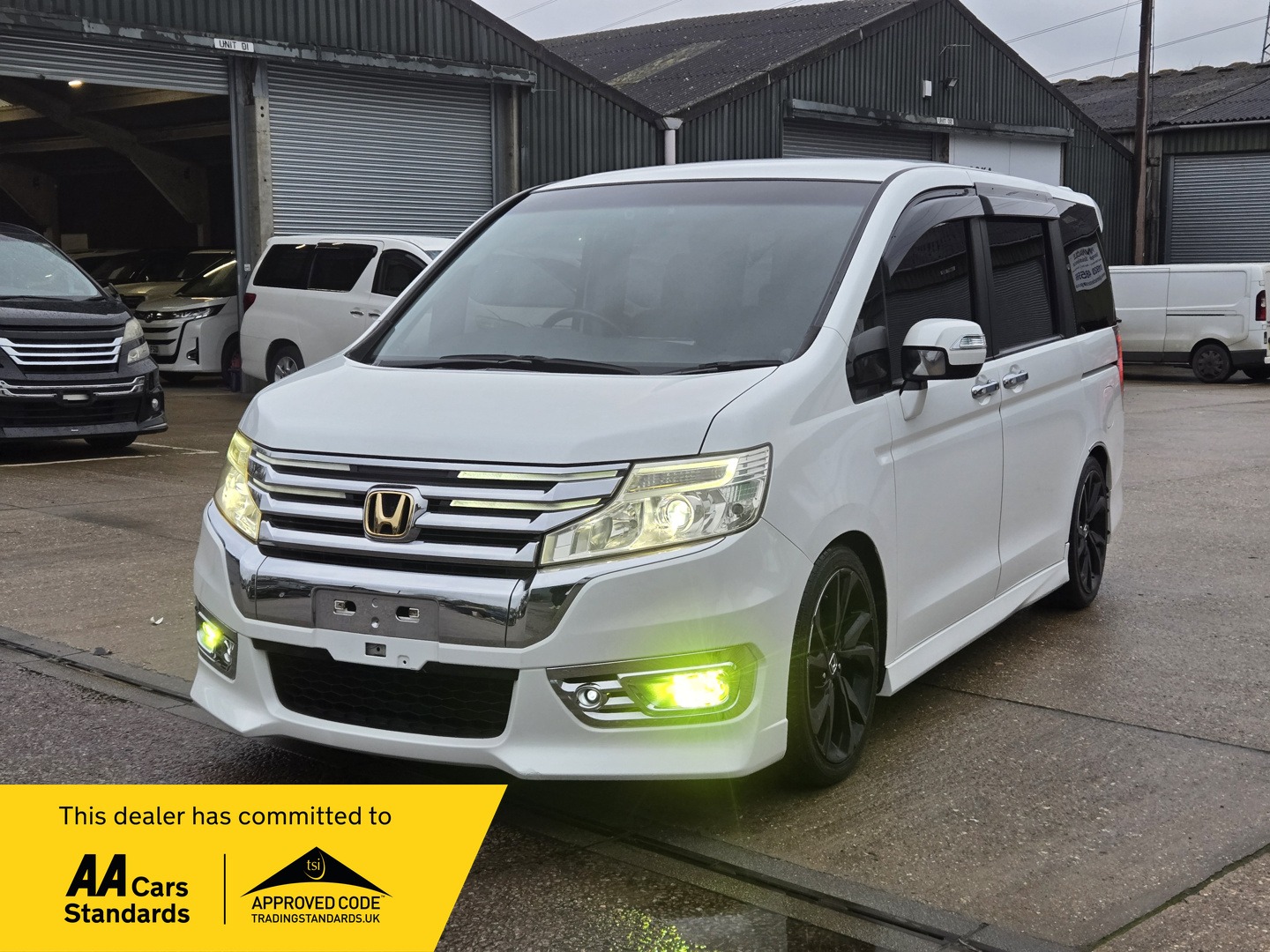 Used Honda Stepwagon 2014 for sale - 77635294: Photo 1
