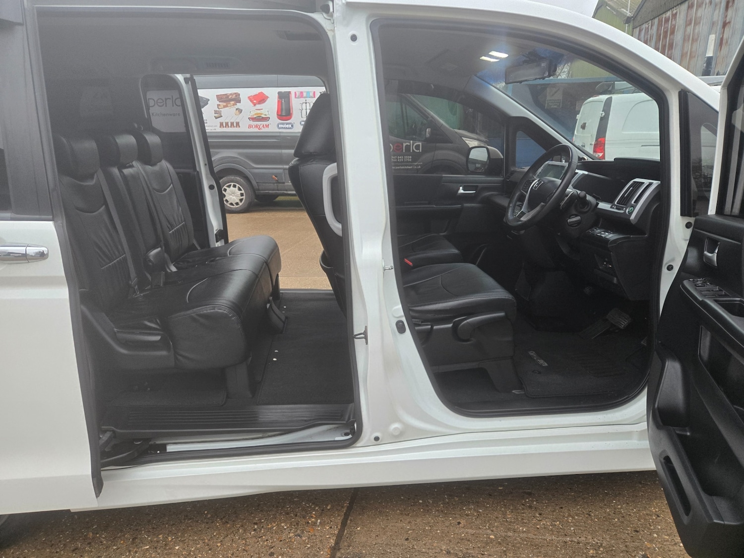 Used Honda Stepwagon 2014 for sale - 77635294: Photo 14