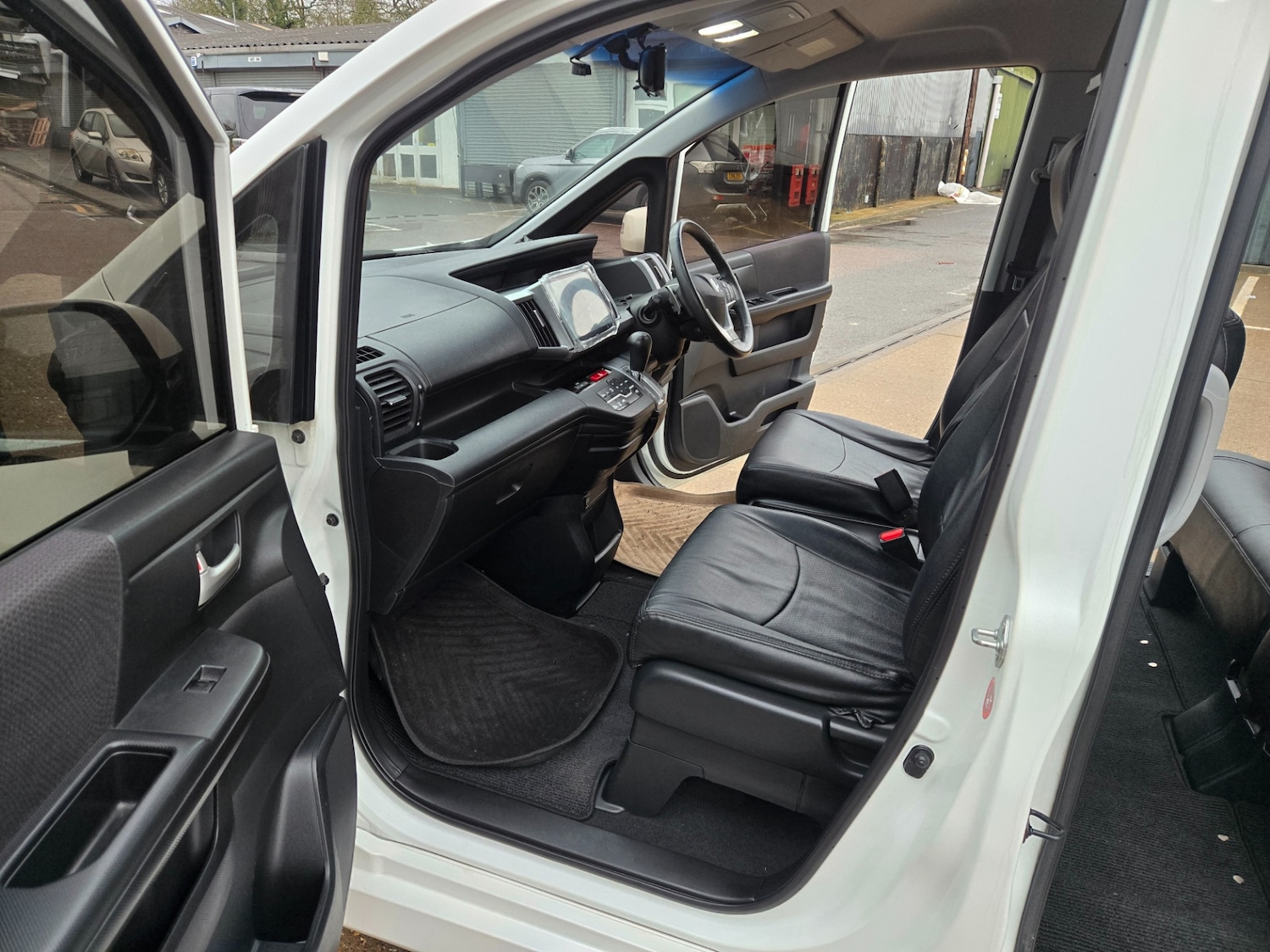 Used Honda Stepwagon 2014 for sale - 77635294: Photo 16