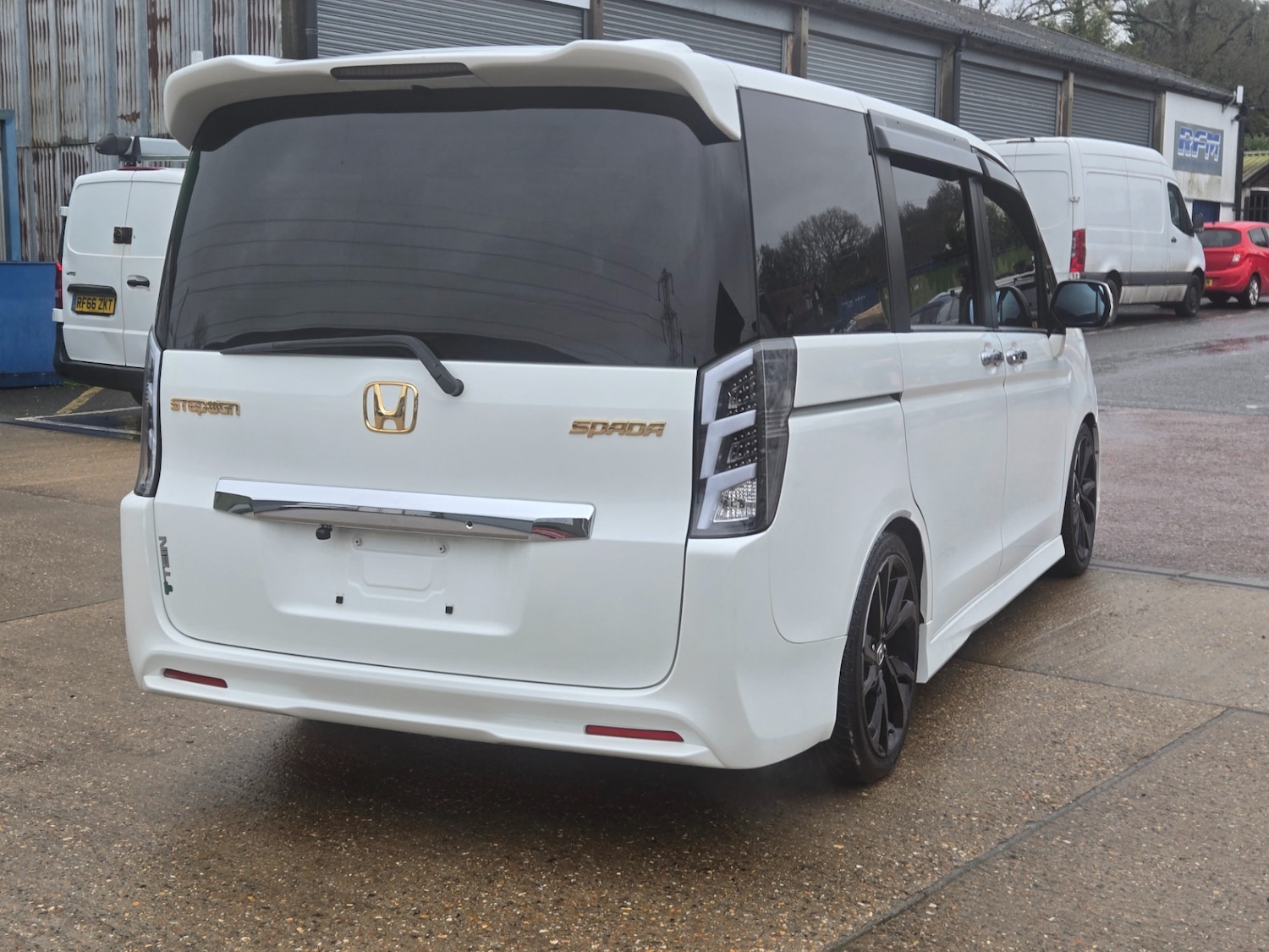 Used Honda Stepwagon 2014 for sale - 77635294: Photo 7