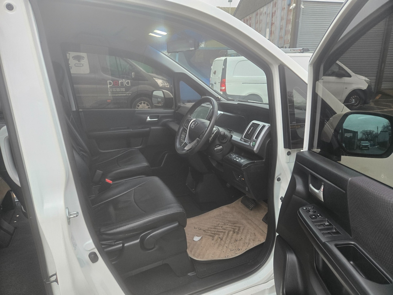 Used Honda Stepwagon 2014 for sale - 77635294: Photo 9