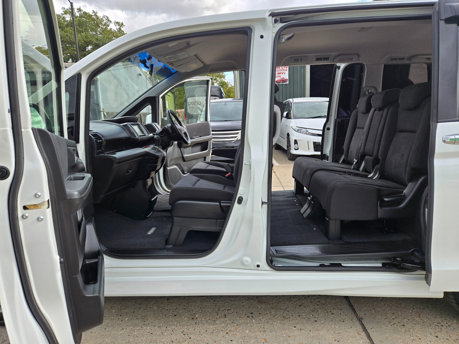 Used Honda Stepwagon 2013 for sale - 76391959: Photo 15