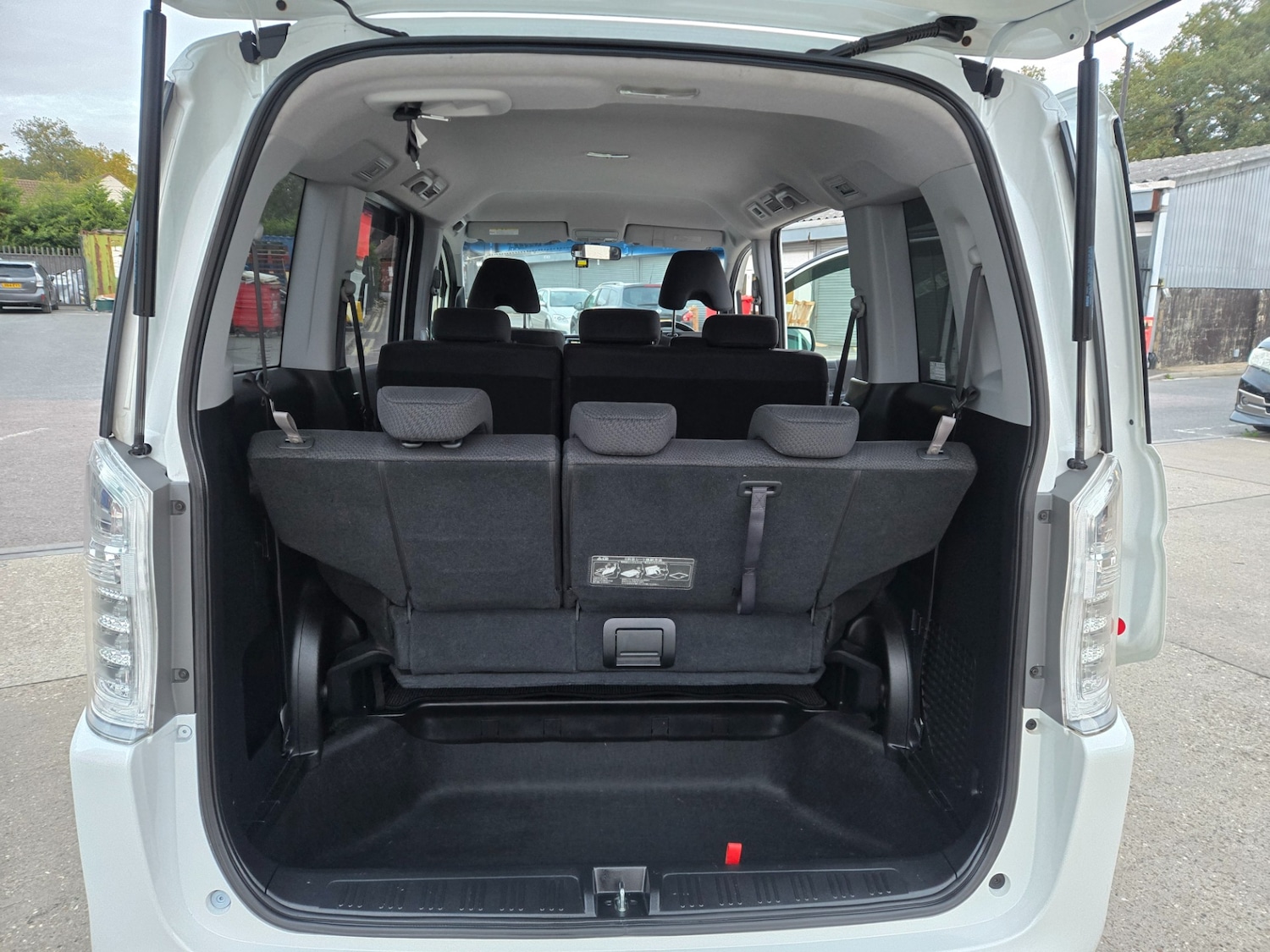 Used Honda Stepwagon 2013 for sale - 76385154: Photo 11