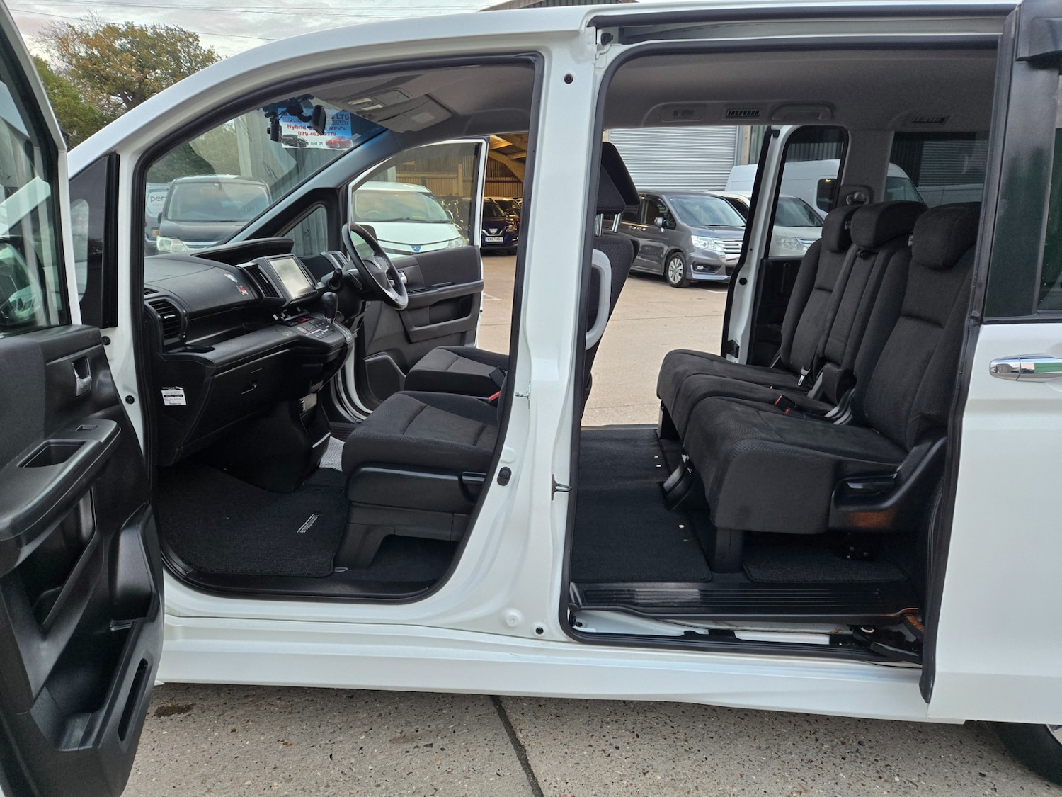 Used Honda Stepwagon 2013 for sale - 76385154: Photo 12