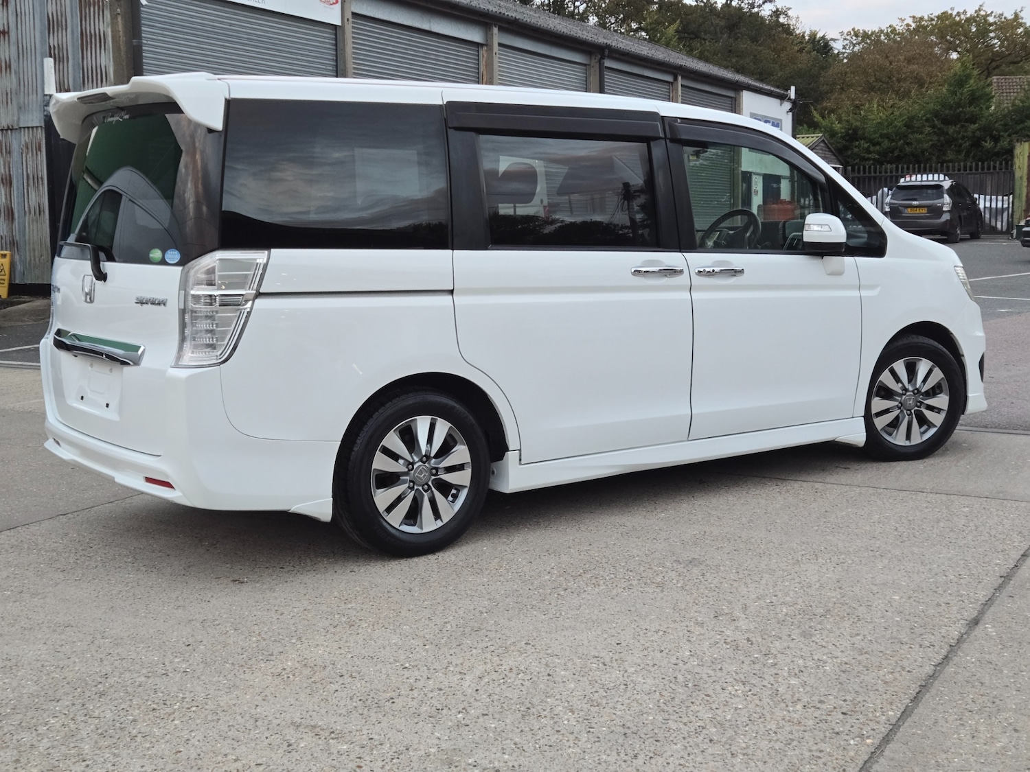 Used Honda Stepwagon 2013 for sale - 76385154: Photo 6