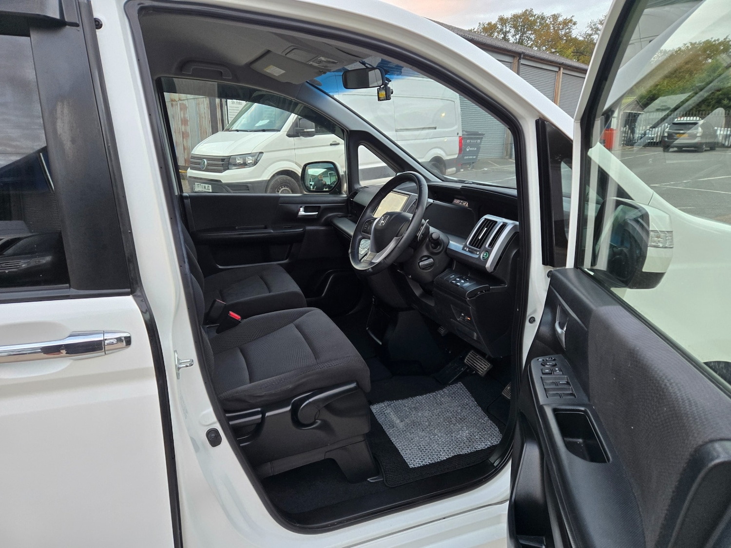 Used Honda Stepwagon 2013 for sale - 76385154: Photo 7