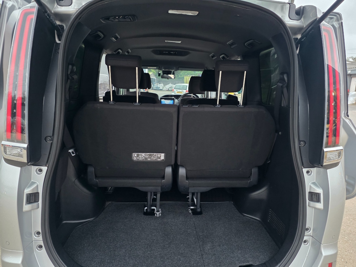 Used Toyota Voxy 2019 for sale - 76383195: Photo 10