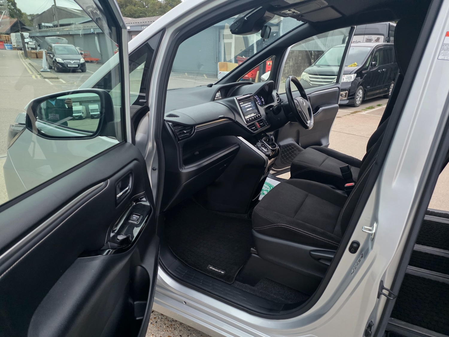 Used Toyota Voxy 2019 for sale - 76383195: Photo 12