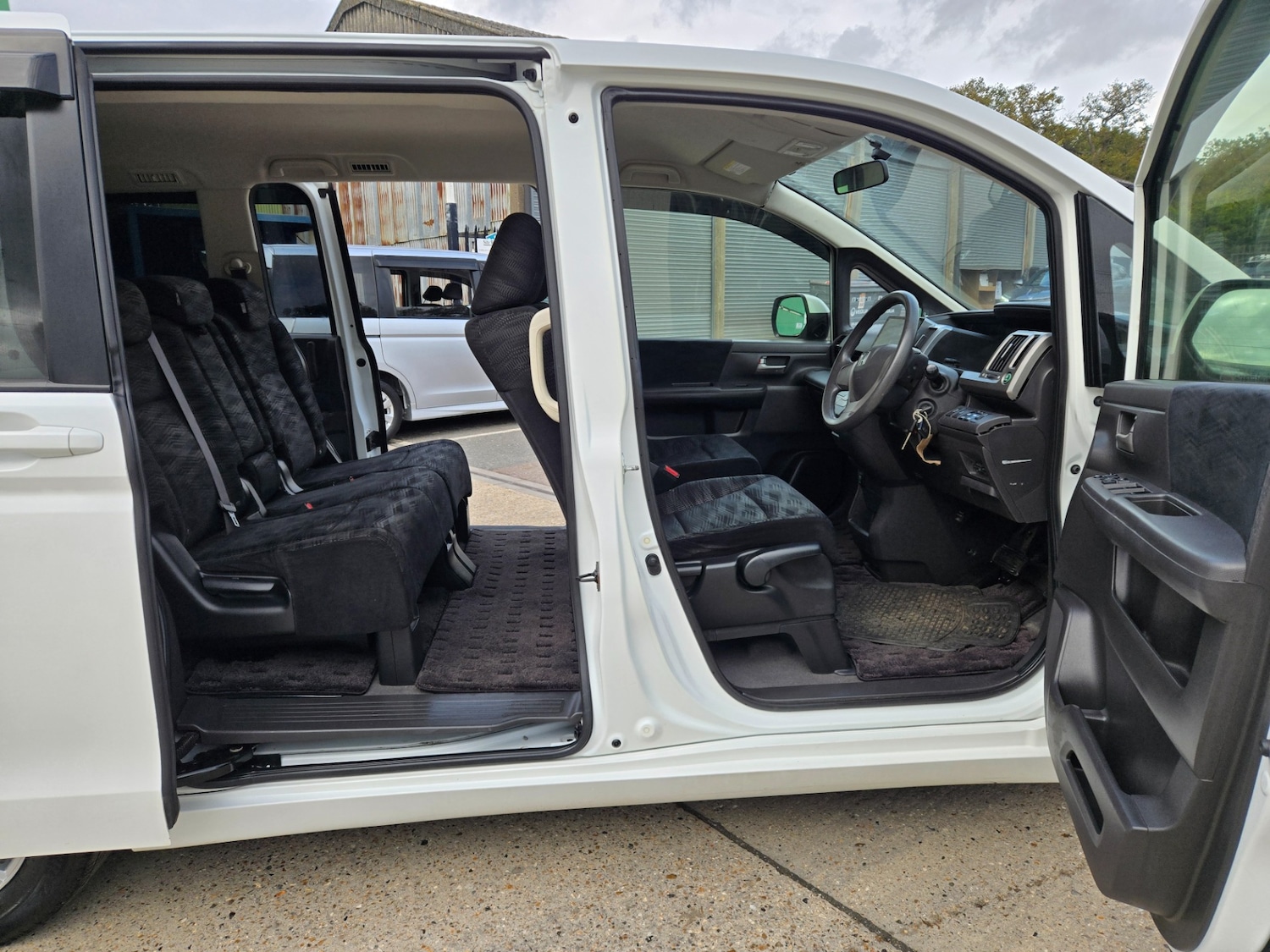 Used Honda Stepwagon 2012 for sale - 76402254: Photo 10