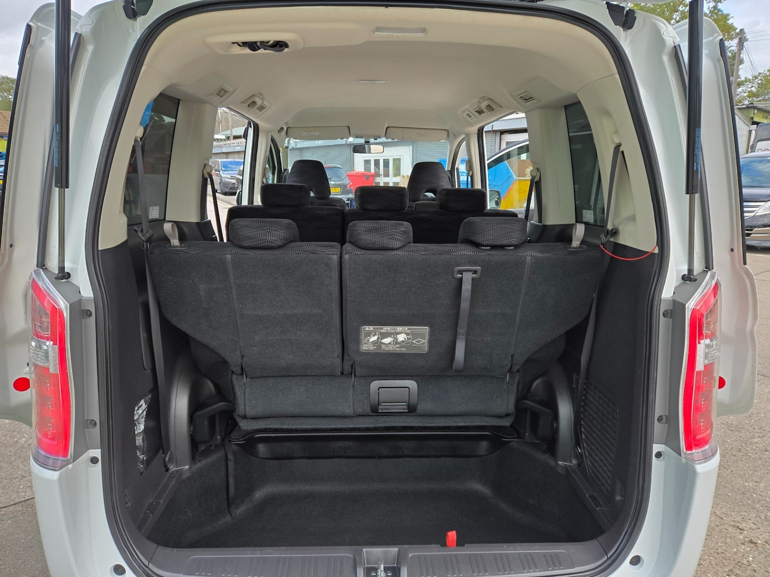 Used Honda Stepwagon 2012 for sale - 76402254: Photo 12