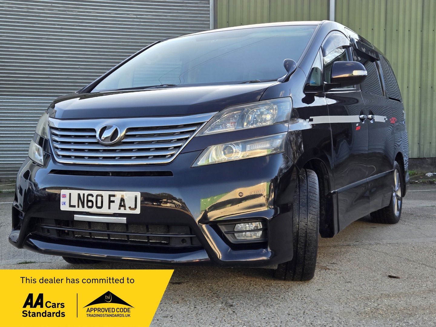 Used Toyota Vellfire 2010 for sale - 76565957: Photo 2