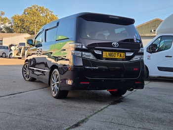 Used Toyota Vellfire 2010 for sale - 76565957: Photo