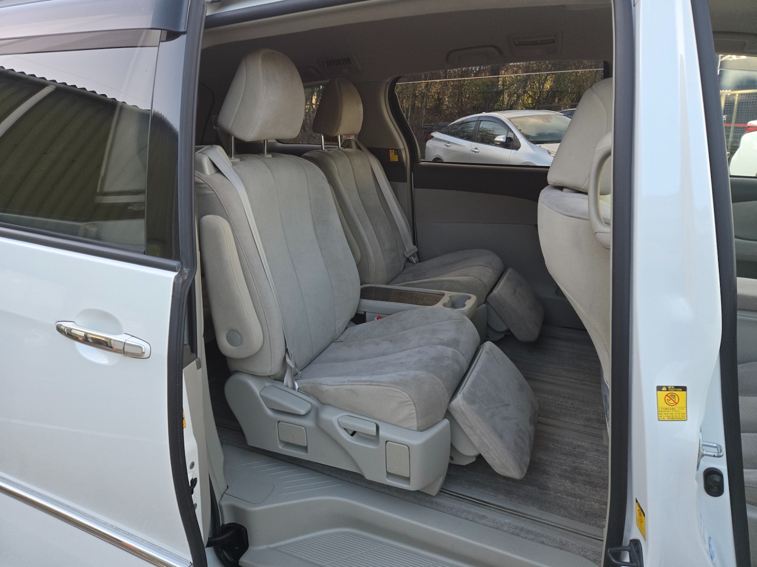 Used Toyota Estima 2010 for sale - 76594543: Photo 11