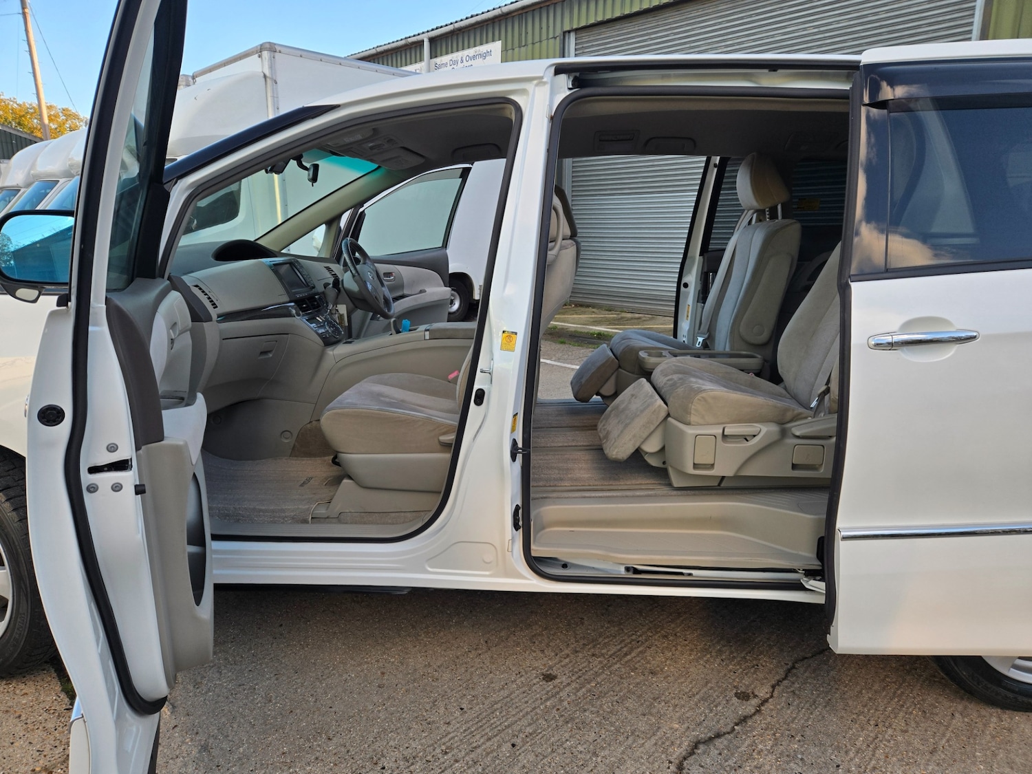 Used Toyota Estima 2010 for sale - 76594543: Photo 15