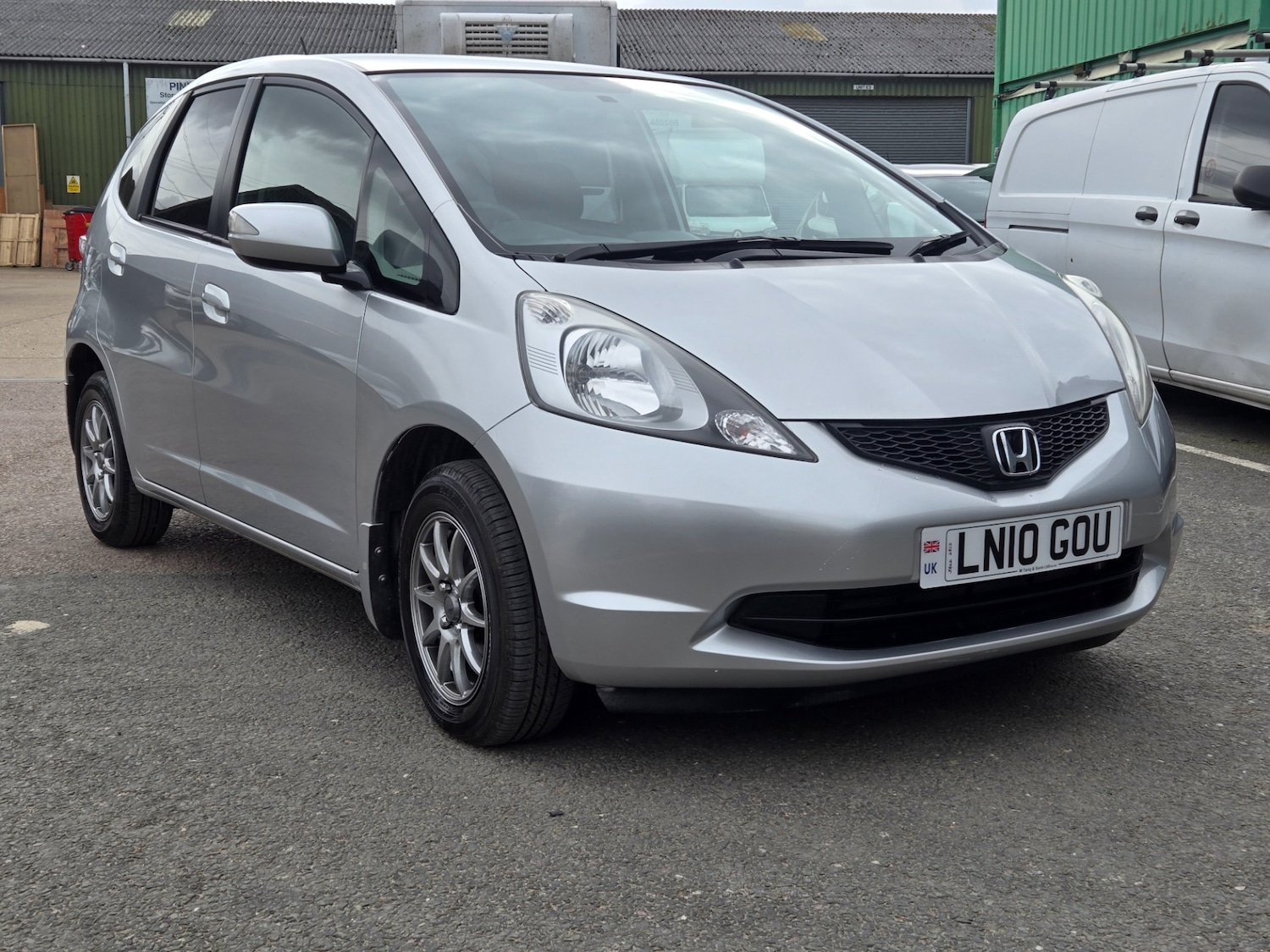 Used Honda Jazz 2010 for sale - 77902624: Photo 4