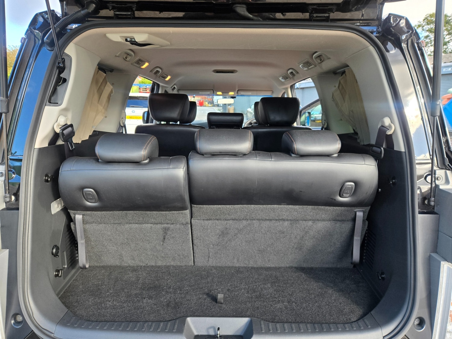 Used Nissan Elgrand 2011 for sale - 76565945: Photo 11