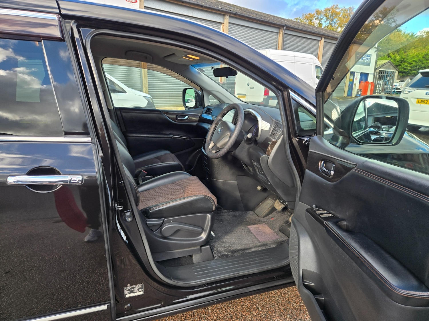 Used Nissan Elgrand 2011 for sale - 76565945: Photo 7