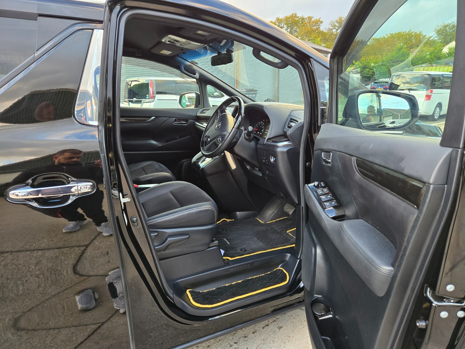 Used Toyota Vellfire 2025 for sale - 76402377: Photo 12