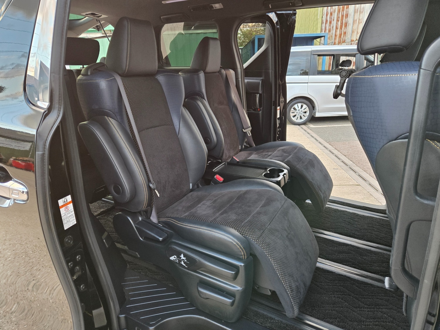 Used Toyota Vellfire 2025 for sale - 76402377: Photo 13