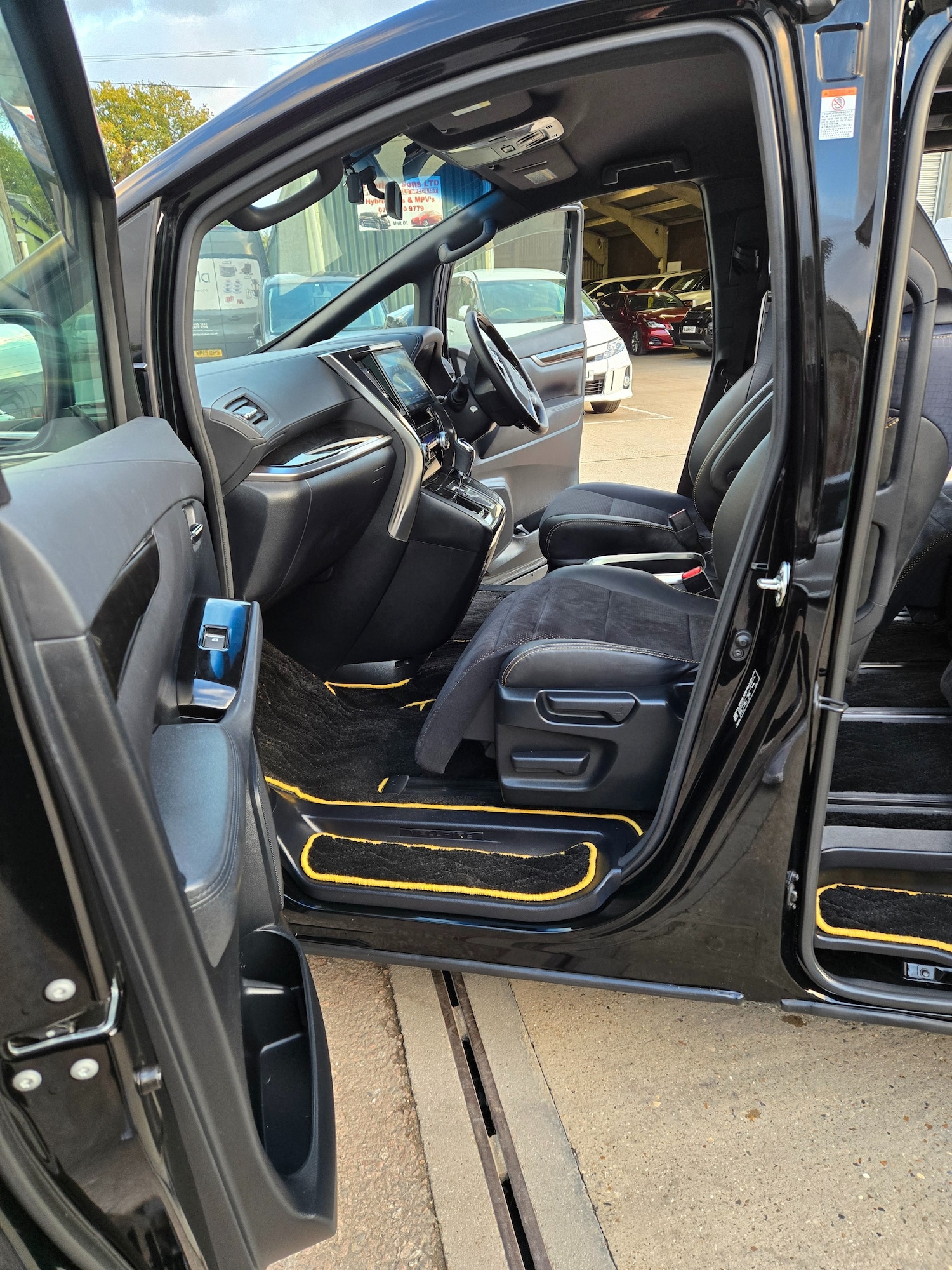 Used Toyota Vellfire 2025 for sale - 76402377: Photo 17