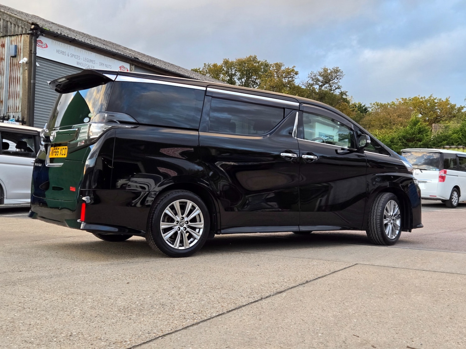 Used Toyota Vellfire 2025 for sale - 76402377: Photo 9