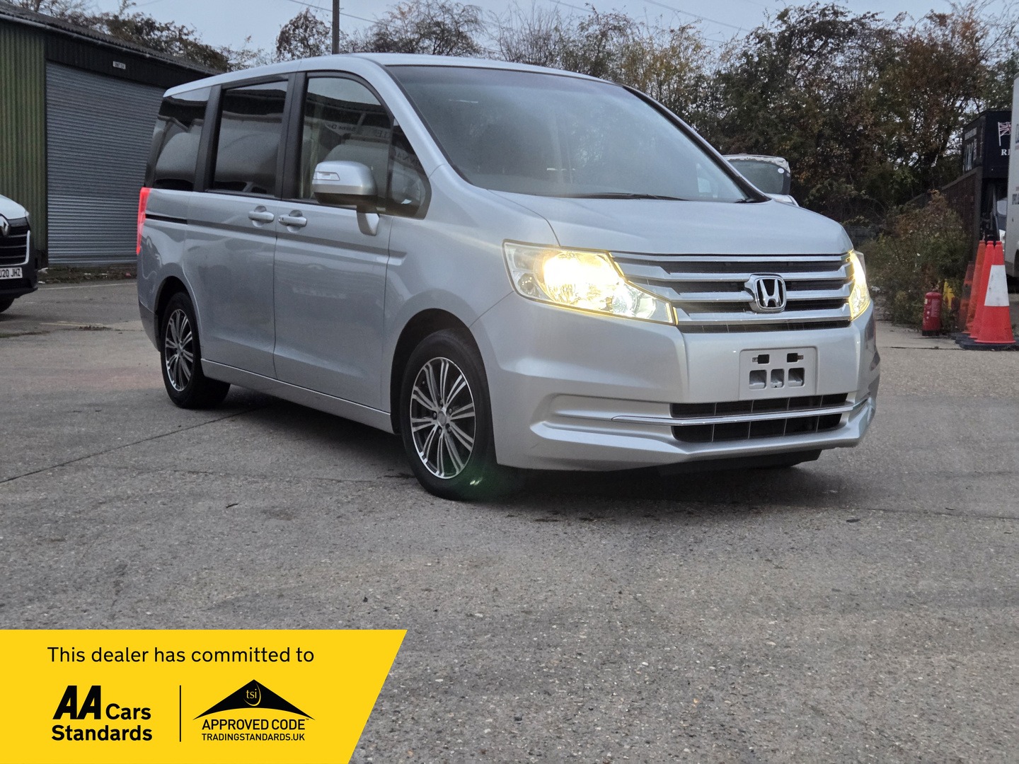 Used Honda Stepwagon 2014 for sale - 76438559: Photo 2