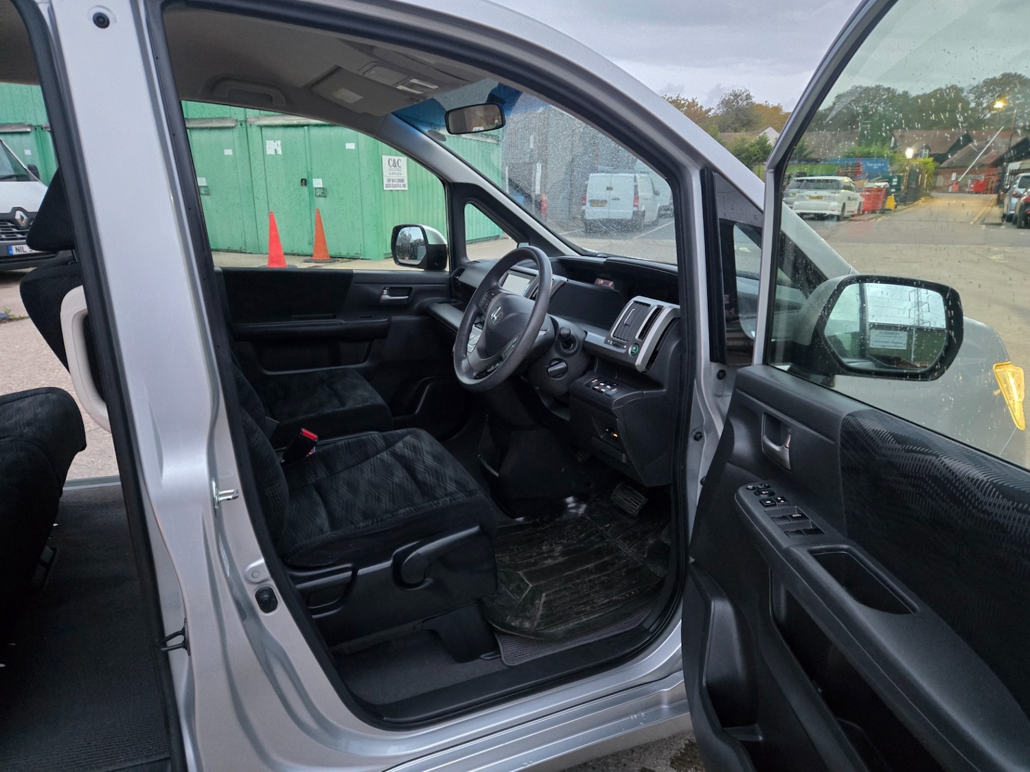 Used Honda Stepwagon 2014 for sale - 76438559: Photo 7