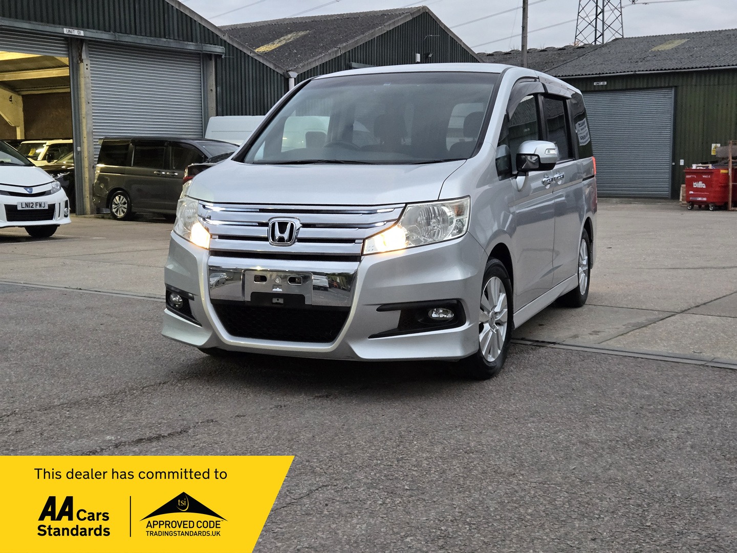 Used Honda Stepwagon 2012 for sale - 76385178: Photo 2