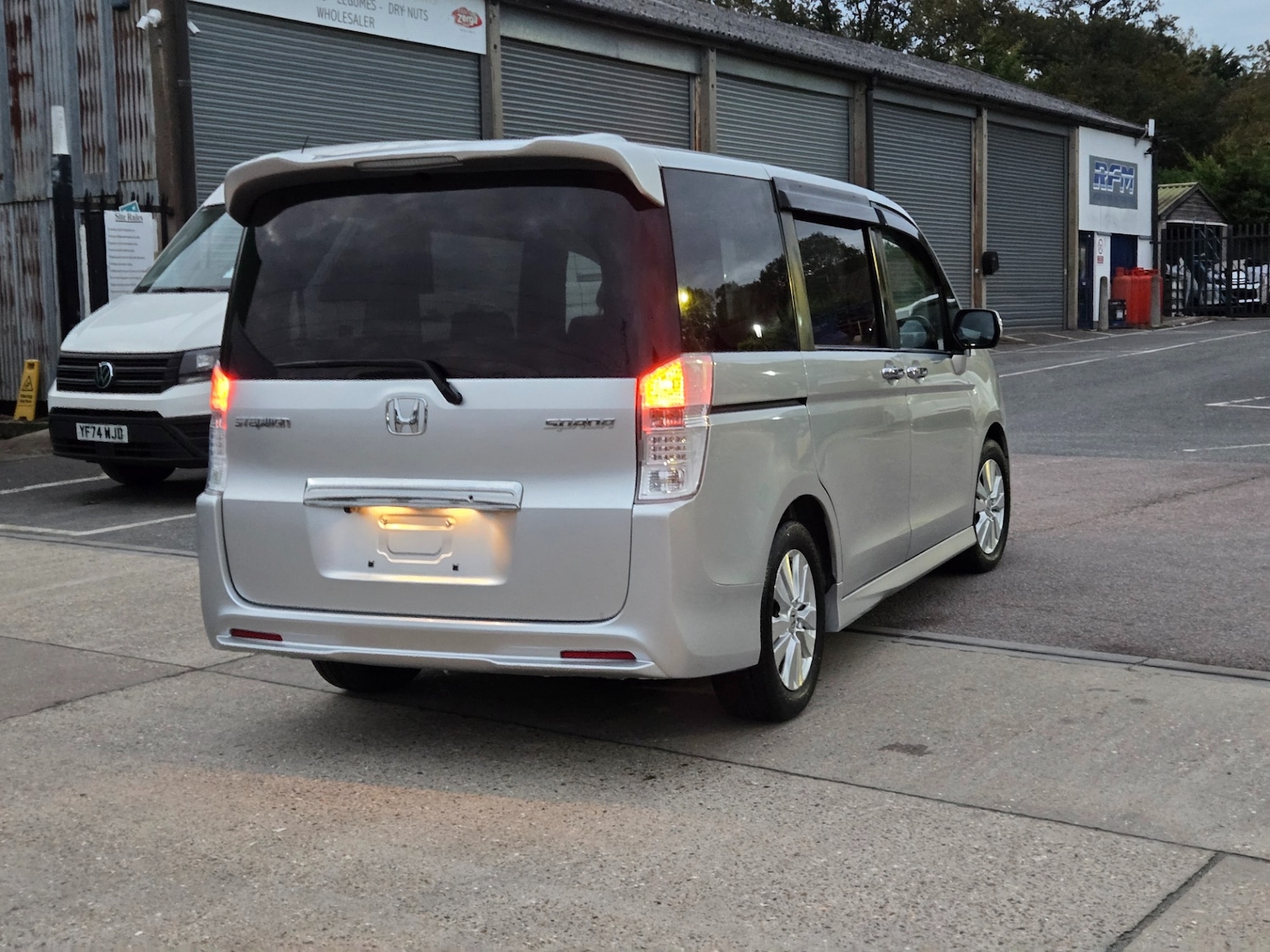 Used Honda Stepwagon 2012 for sale - 76385178: Photo 7