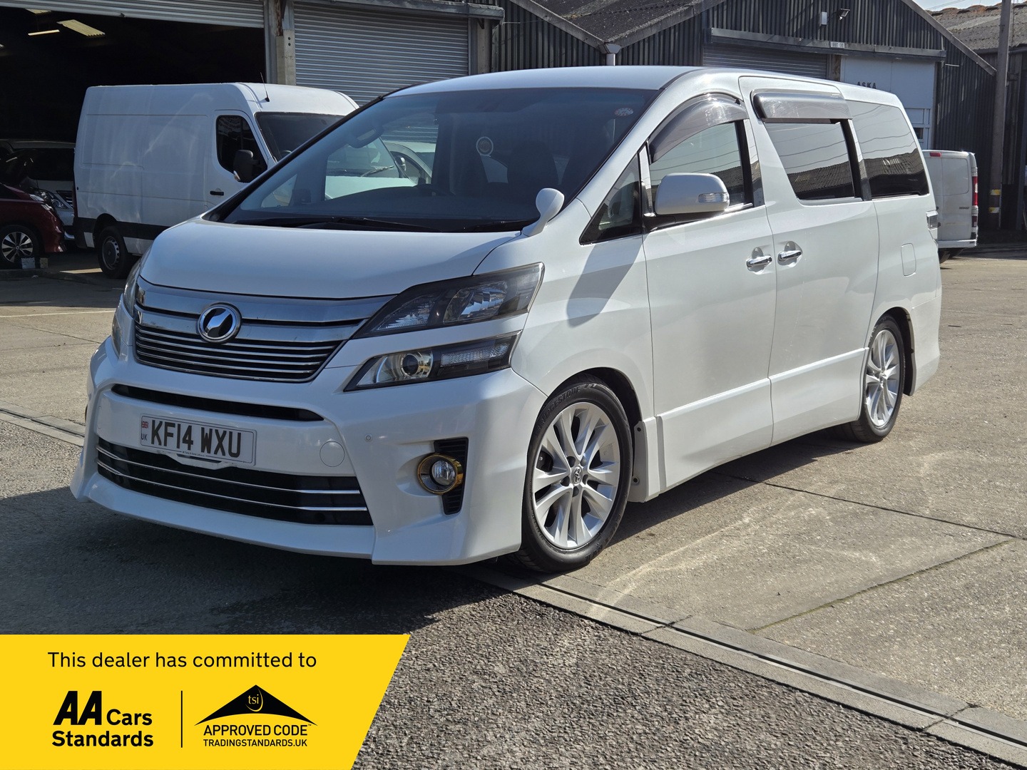 Used Toyota Vellfire 2014 for sale - 77663518: Photo 2