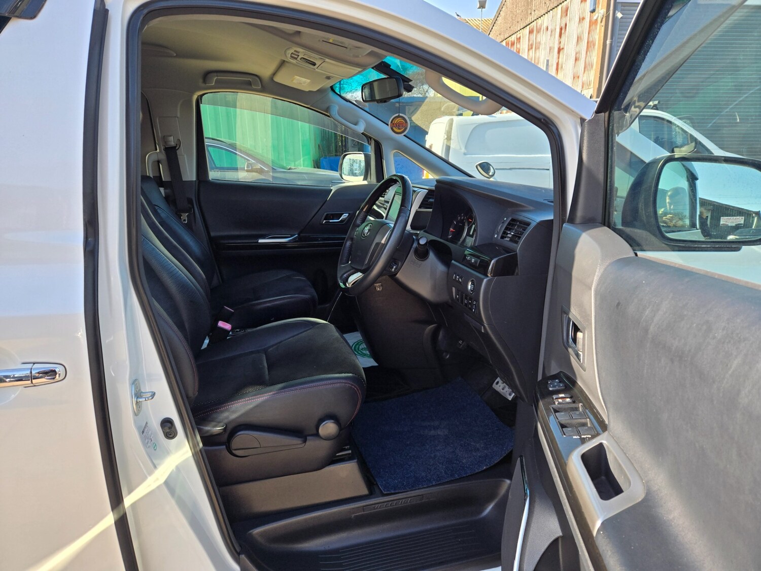 Used Toyota Vellfire 2014 for sale - 77663518: Photo 9