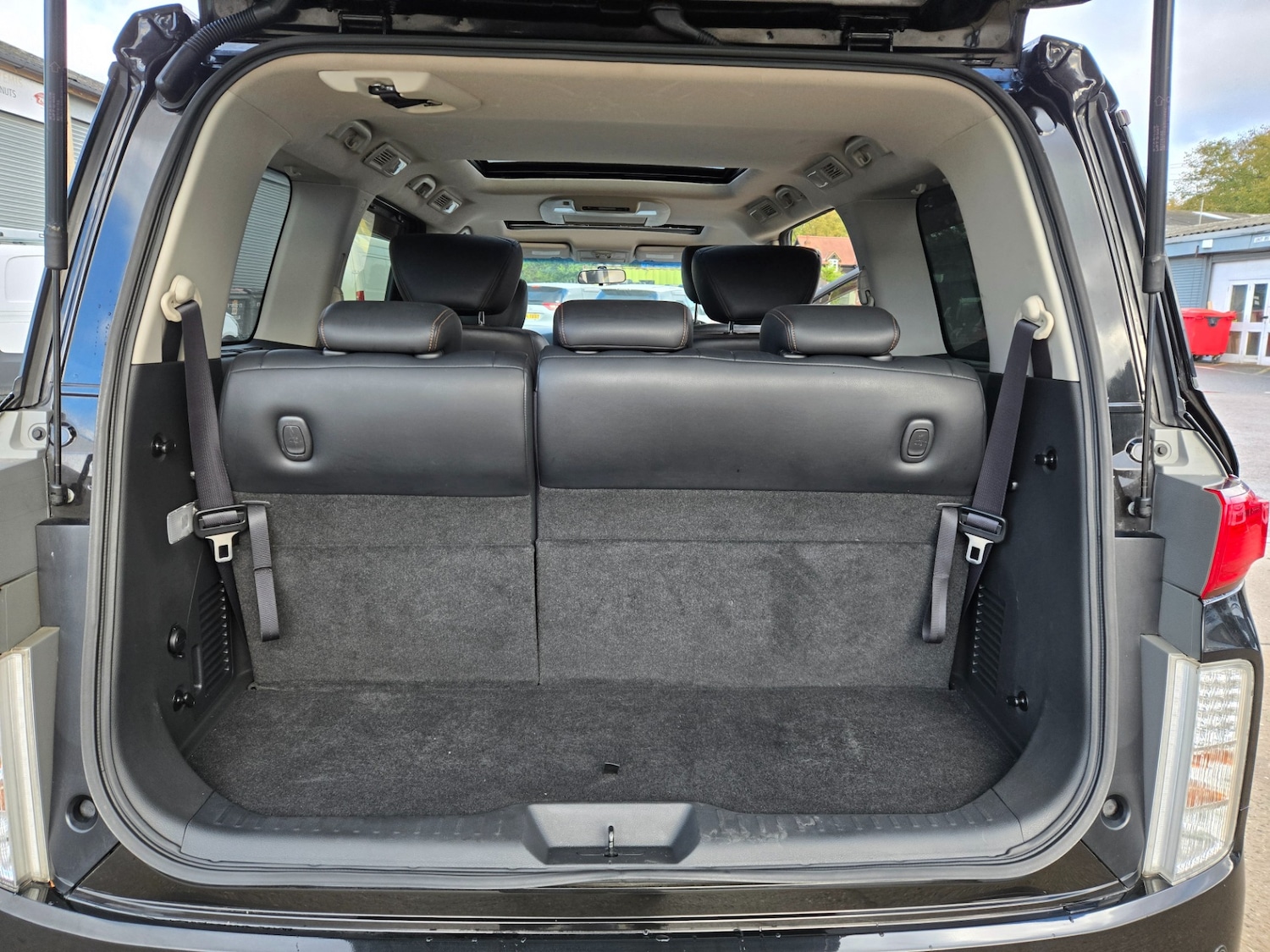 Used Nissan Elgrand 2010 for sale - 76526488: Photo 10